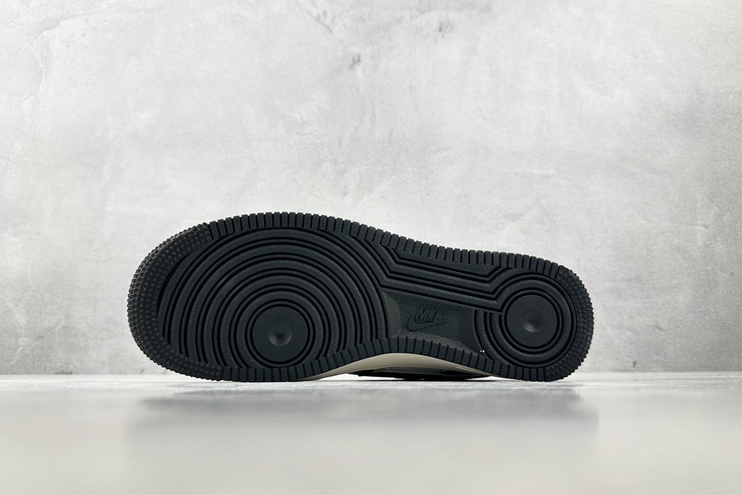 Nike Air Force 1 Louis Vuitton - Preto