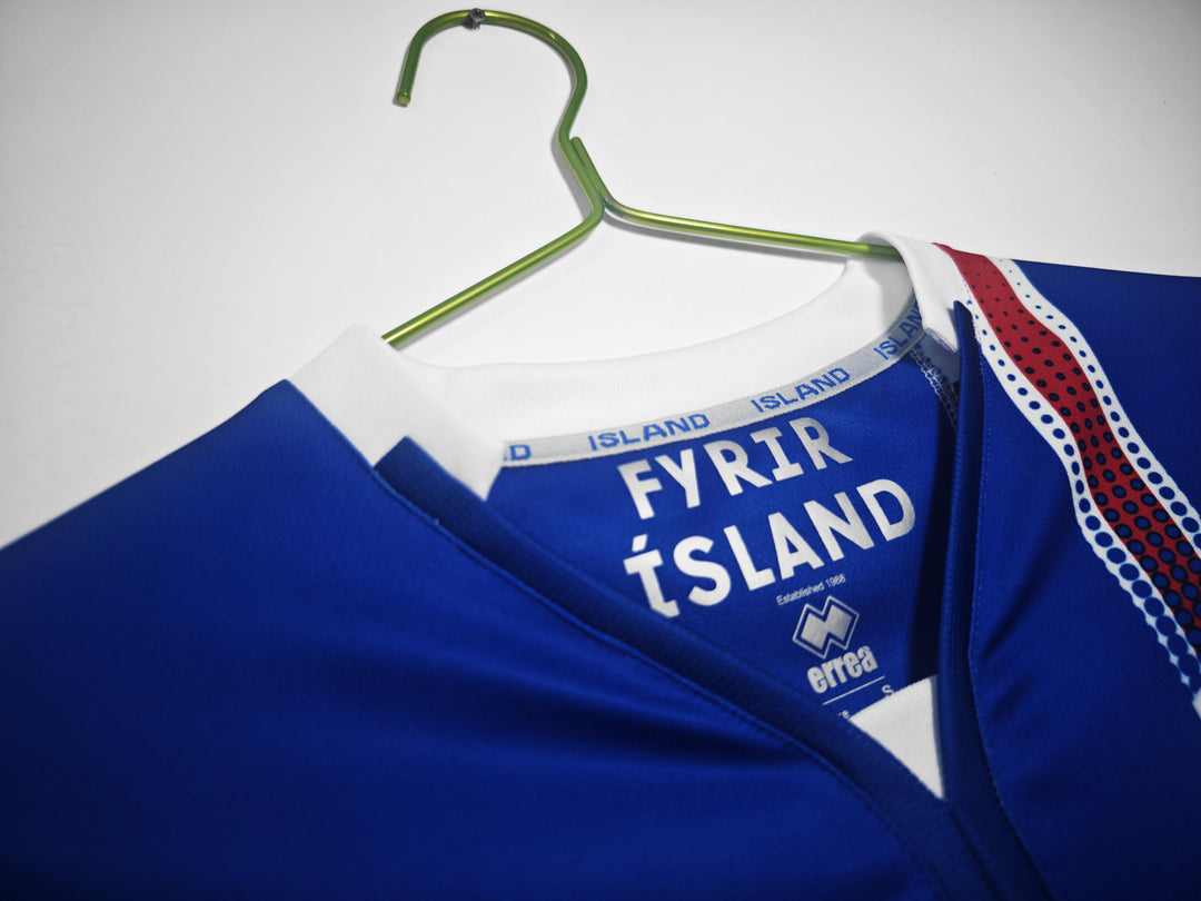 Camisa Retrô Islândia 2016/17