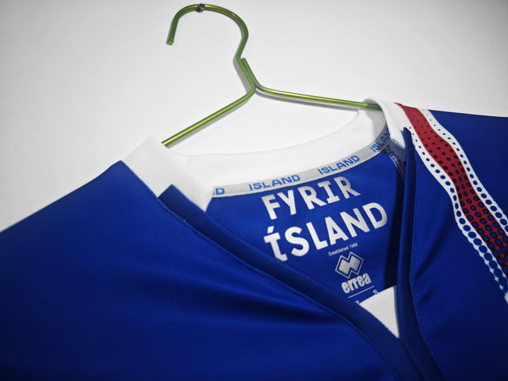 Camisa Retrô Islândia 2016/17