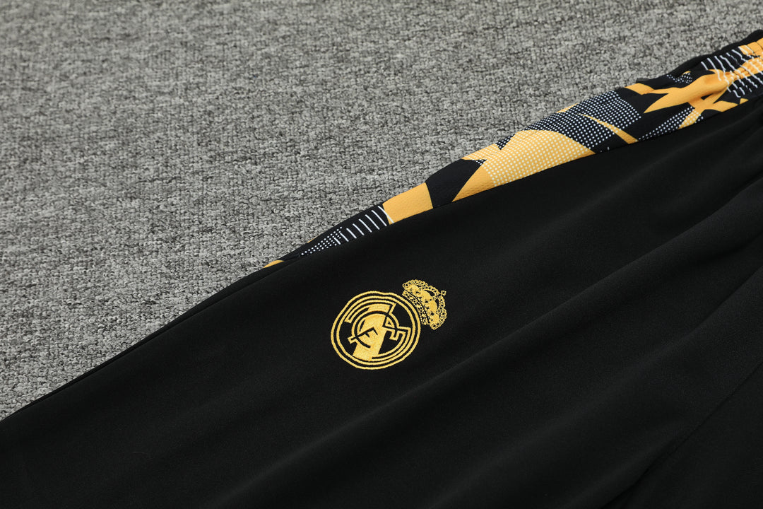 Conjunto Real Madrid 2024/25 Preto/Amarelo - Capuz
