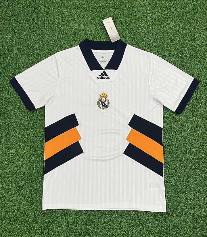 Camisa Edição Retrô Real Madrid 2023