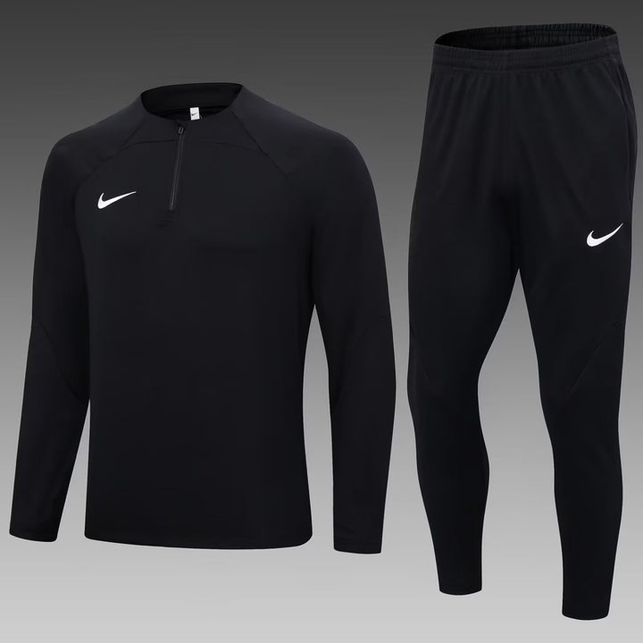 Conjunto treino Nike - Preto