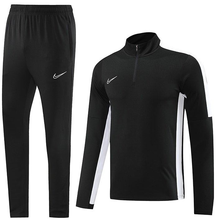 Conjunto treino Nike - Preto/branco