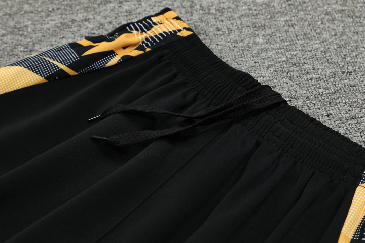 Conjunto Real Madrid 2024/25 Preto/Amarelo - Capuz