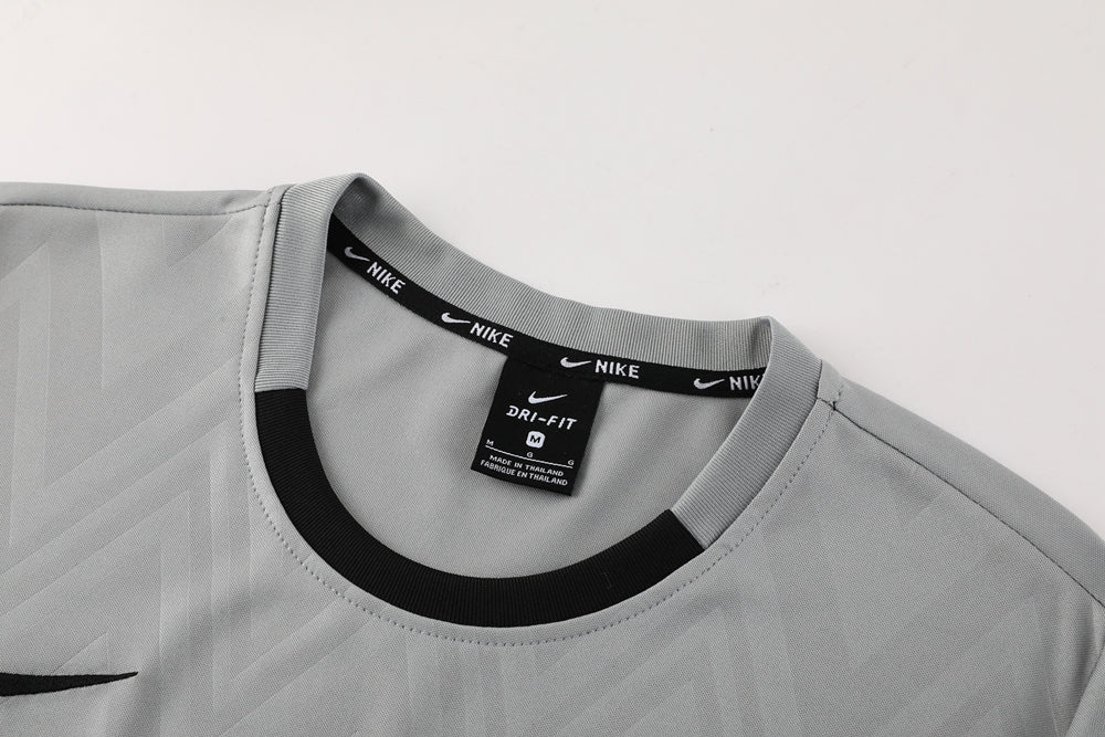Kit Nike - Cinza