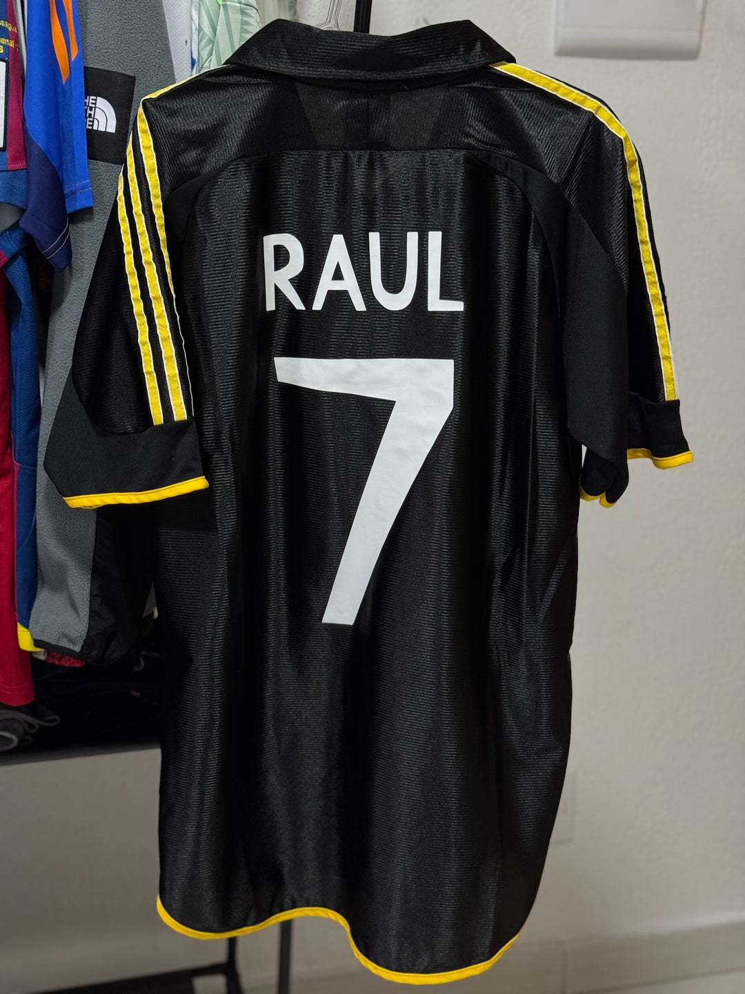 Camisa Retrô Real Madrid 1999/01 (Raul #7) (PRONTA ENTREGA)