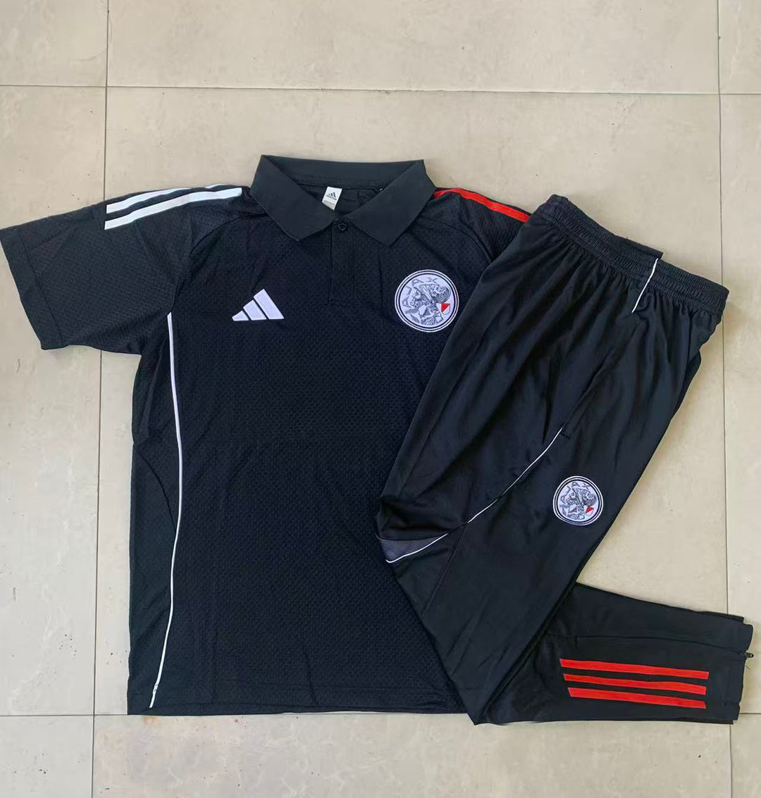 Kit Polo Ajax 25/26 - Preto/Branco/Vermelho