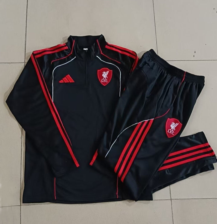 Conjunto Treino Liverpool 25/26 - Preto/Vermelho
