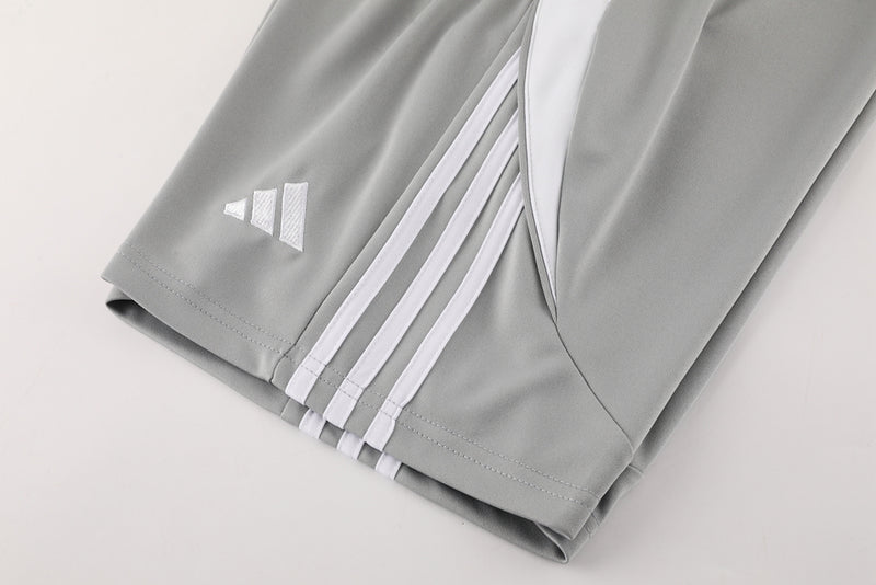 Short Treino Adidas - Cinza