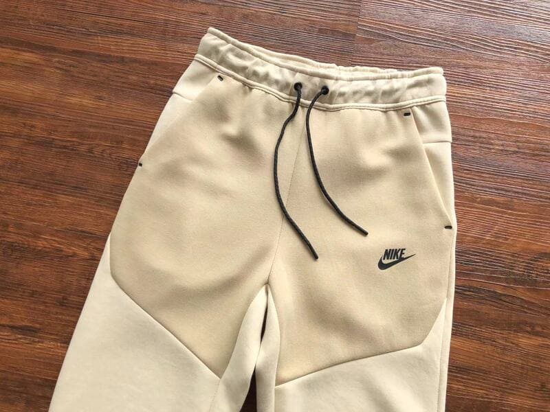 Conjunto Nike Tech Fleece Creme – beltsports