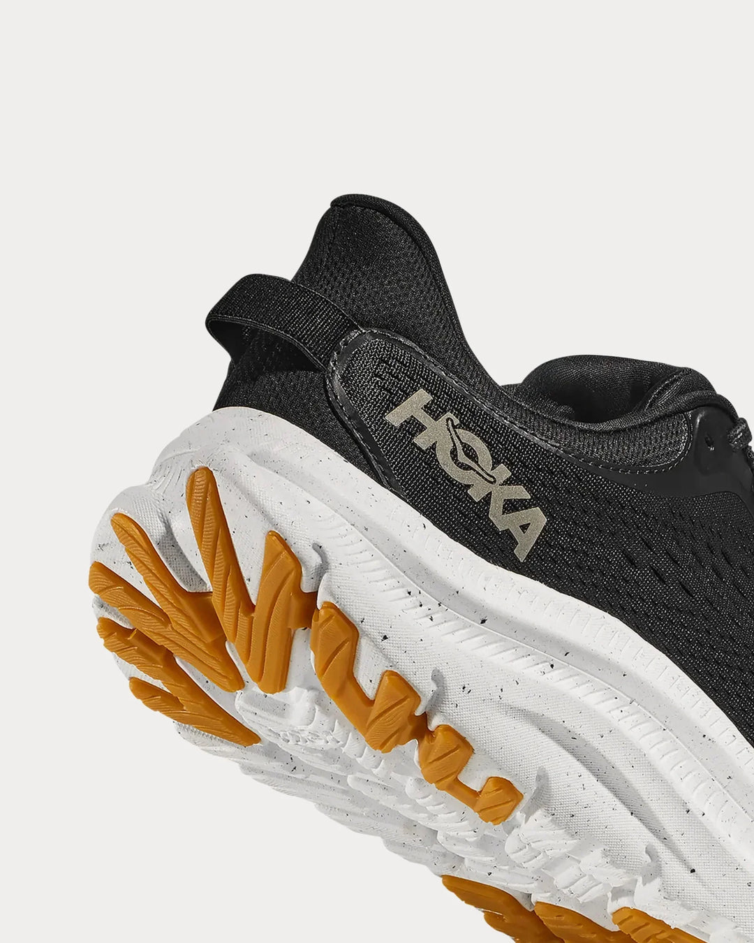 Hoka Kawana 2 – Preto/Branco