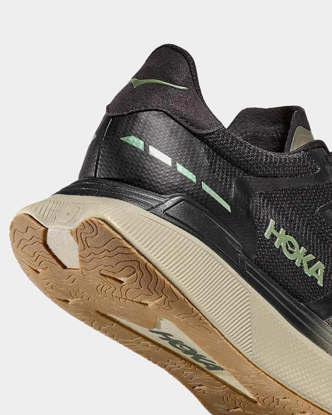 Hoka Transport X - Preto Grafite/Verde Menta