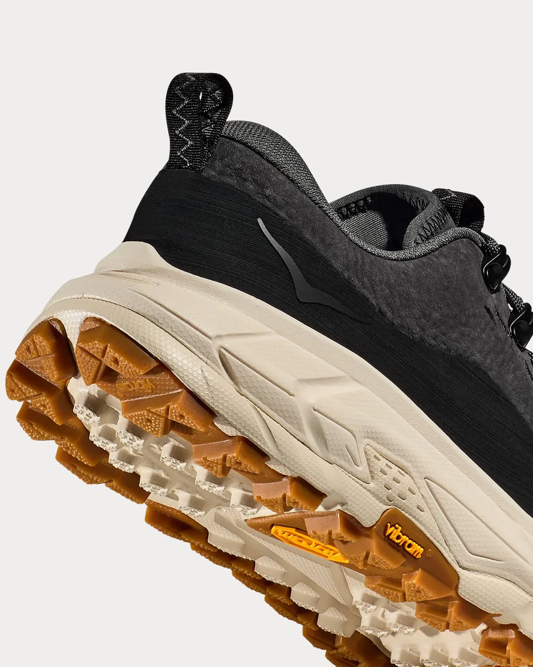 Hoka Tor Summit - Carvão/Preto/Bege Pedra