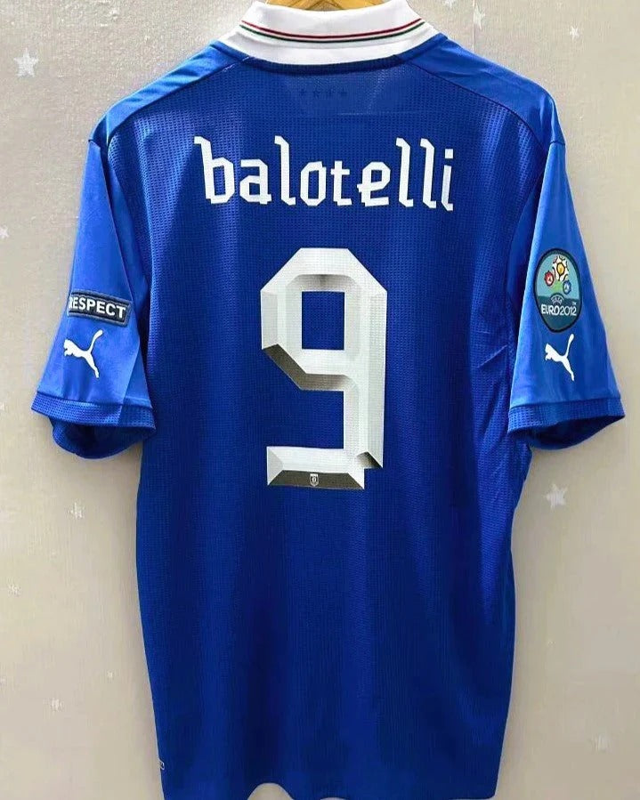 Camisa Retrô Itália 2012/13 Home - BALOTELLI #9 (+Patches)