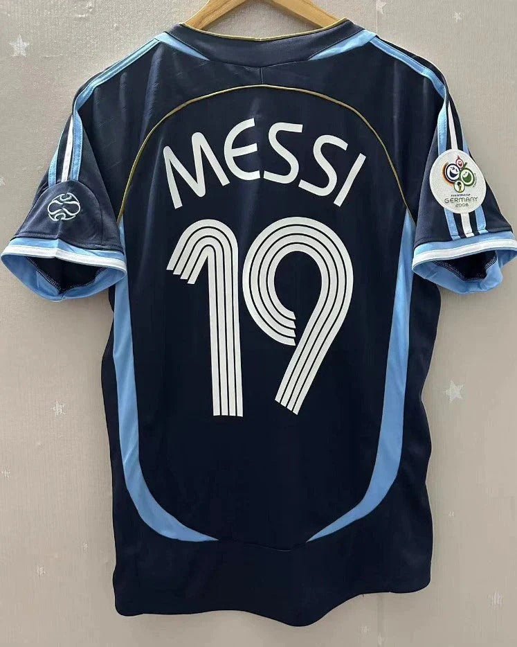 Camisa Retrô Argentina 2006/07 Away - MESSI #19 (+Patches)