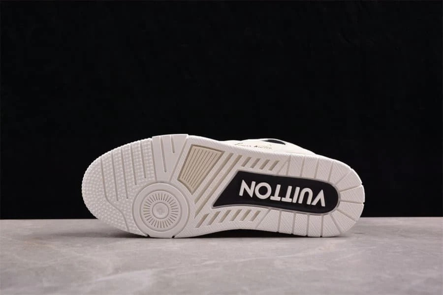 Louis Vuitton Trainer – Preto/Branco/Creme