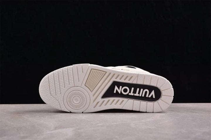 Louis Vuitton Trainer – Preto/Branco/Creme