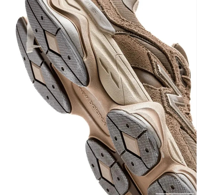 New Balance 9060 – Cogumelo/Lobo-de-Madeira