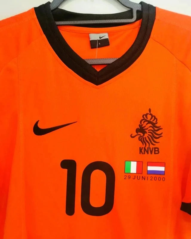 Camisa Retrô Holanda 2000/01 Home - BERGKAMP #10 (+Patches)
