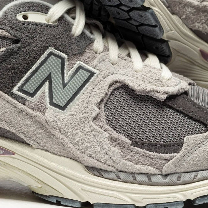 New Balance 2002R Protection Pack - Nuvem de chuva