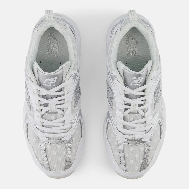 New Balance 530 – Branco/Prateado