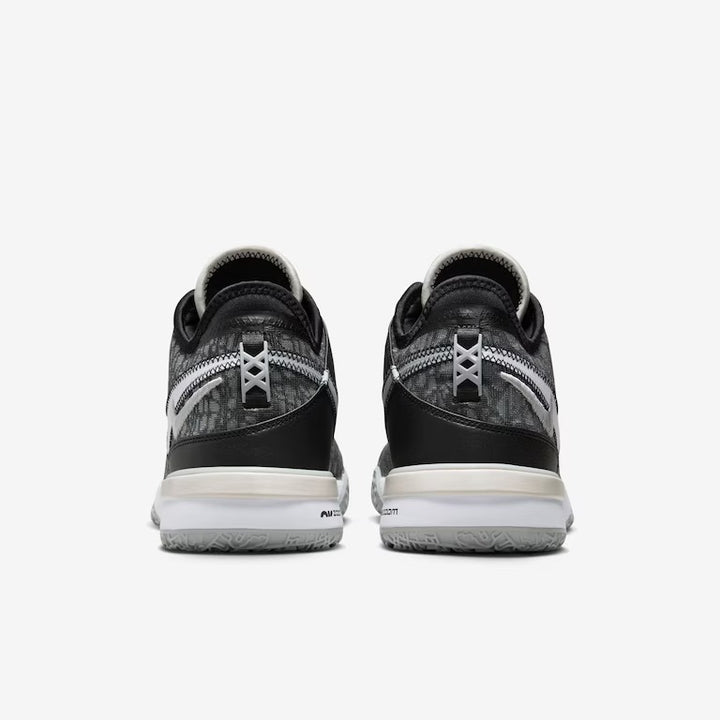 Tênis Nike LeBron NXXT Gen - Preto/Branco