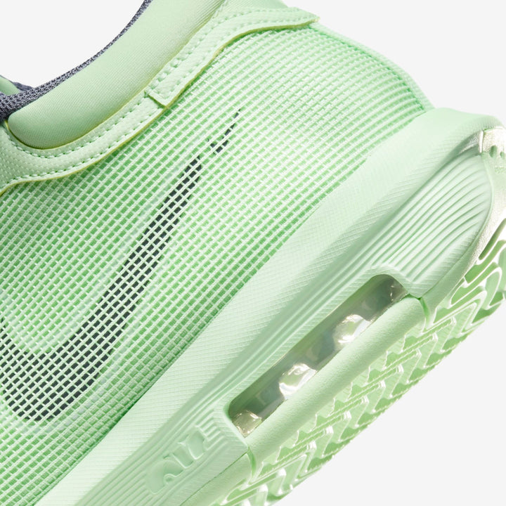 Tênis Nike LeBron Witness 8 - Verde Neon