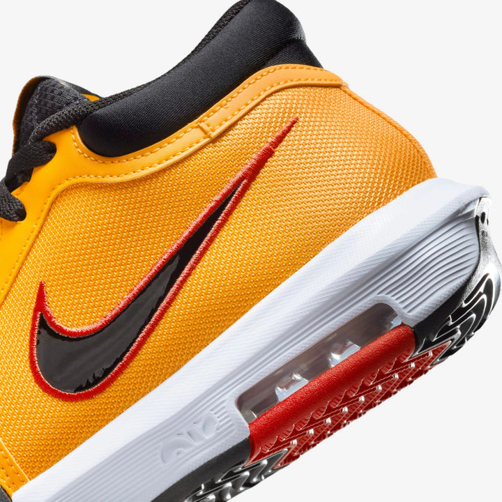 Tênis Nike LeBron Witness 8 - Laranja