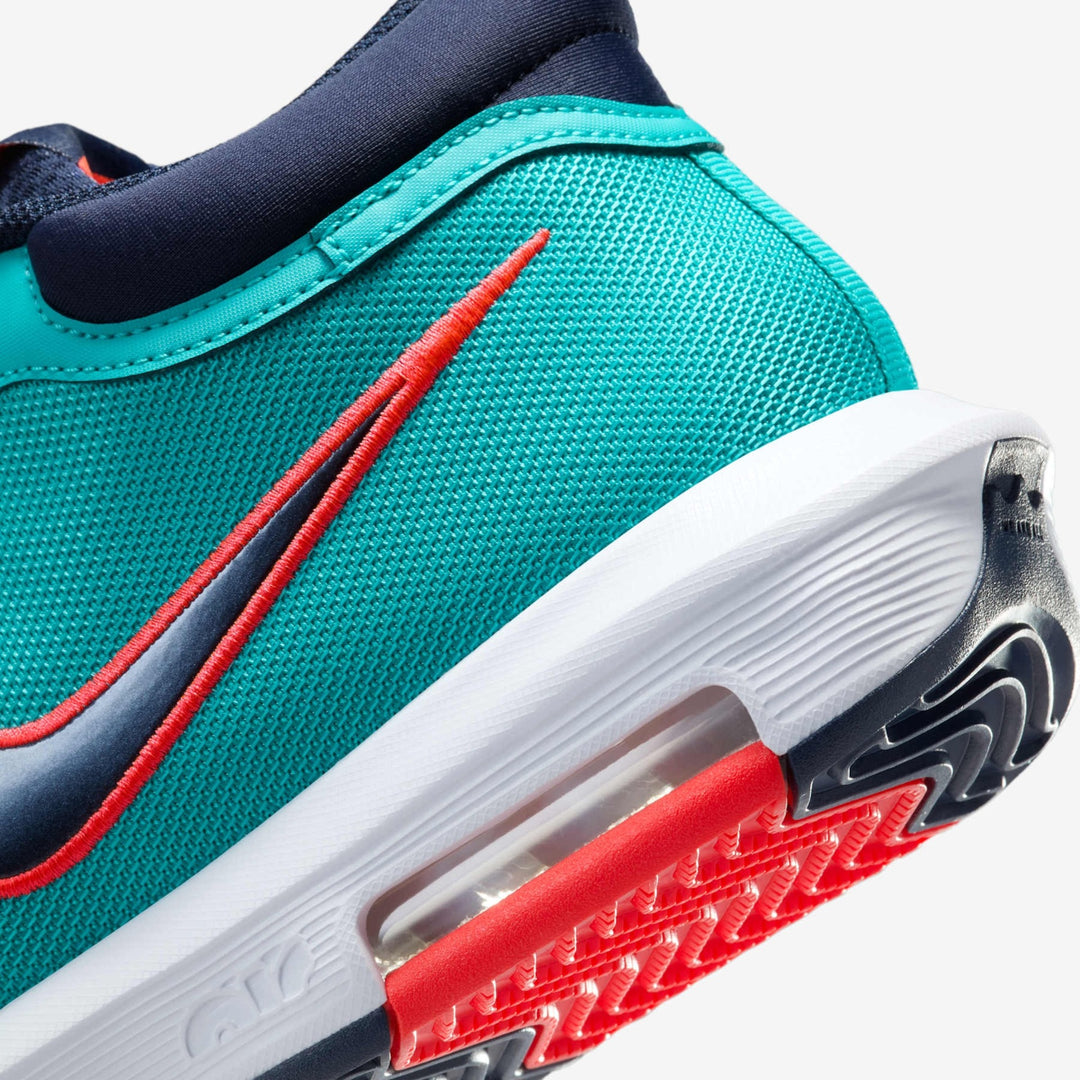 Tênis Nike LeBron Witness 8 - Turquesa