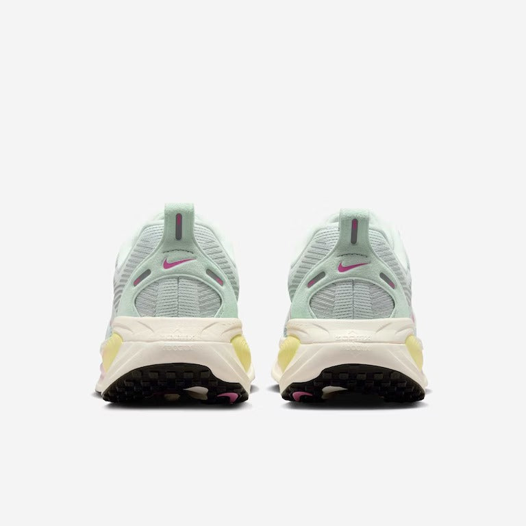 Tênis Nike Vomero 18 - Branco/Rosa