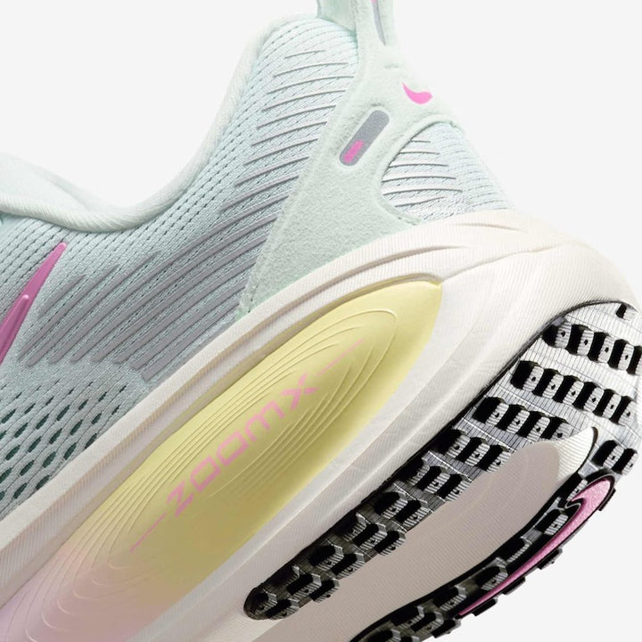 Tênis Nike Vomero 18 - Branco/Rosa