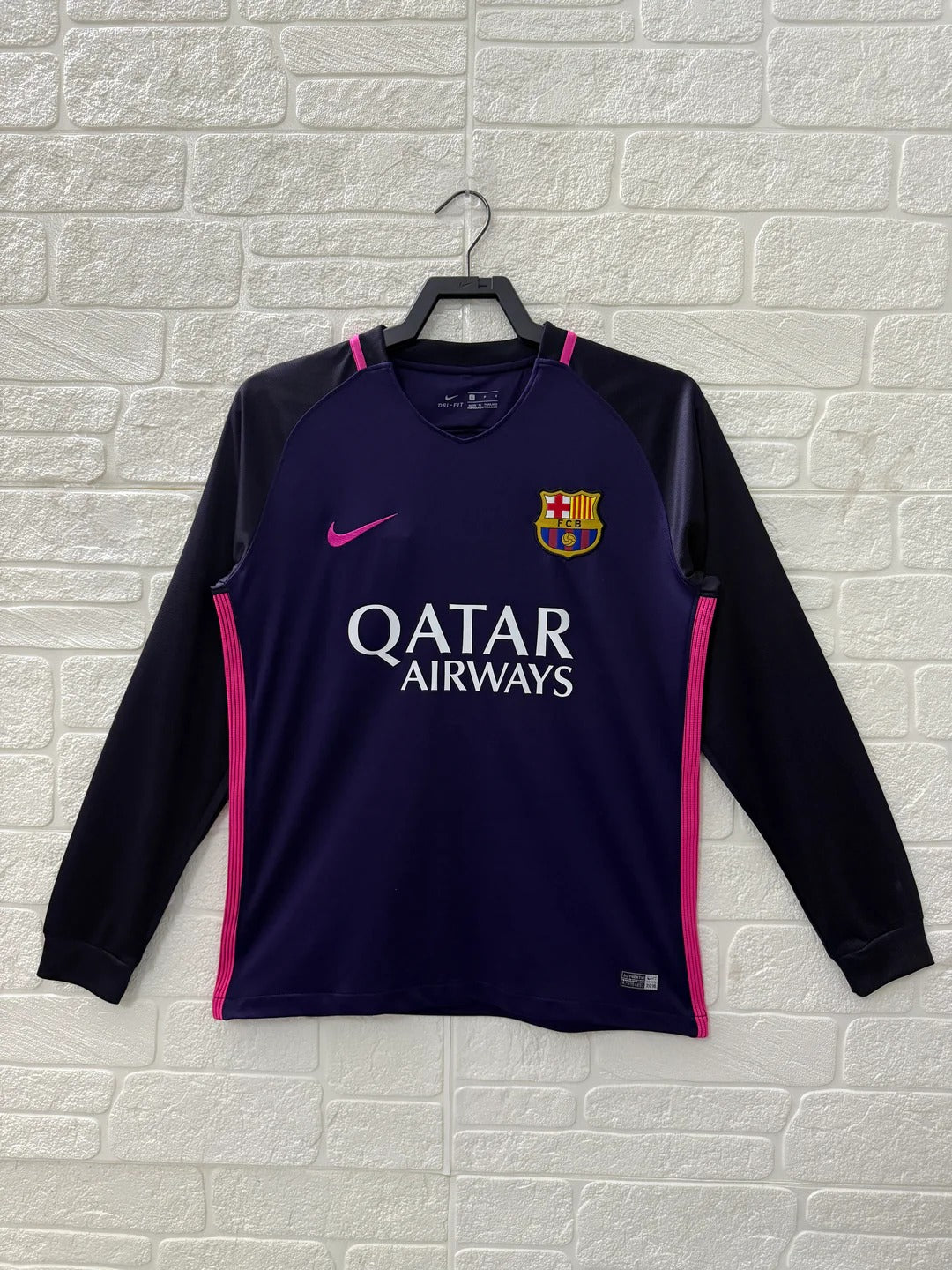 Camisa Retrô Barcelona 2016/17 Away - Manga Longa