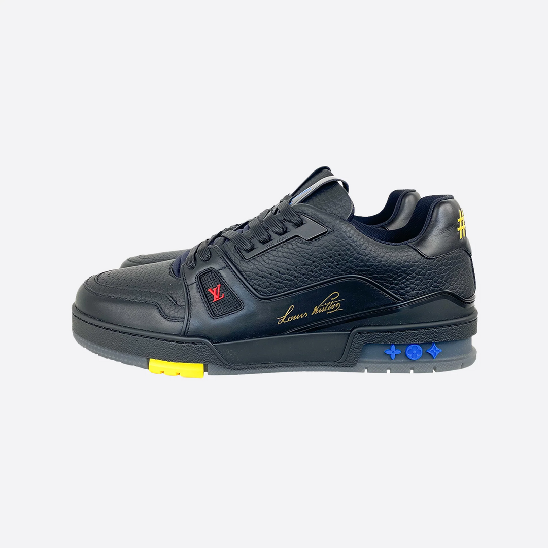 Louis Vuitton Trainer – Preto (Signature)