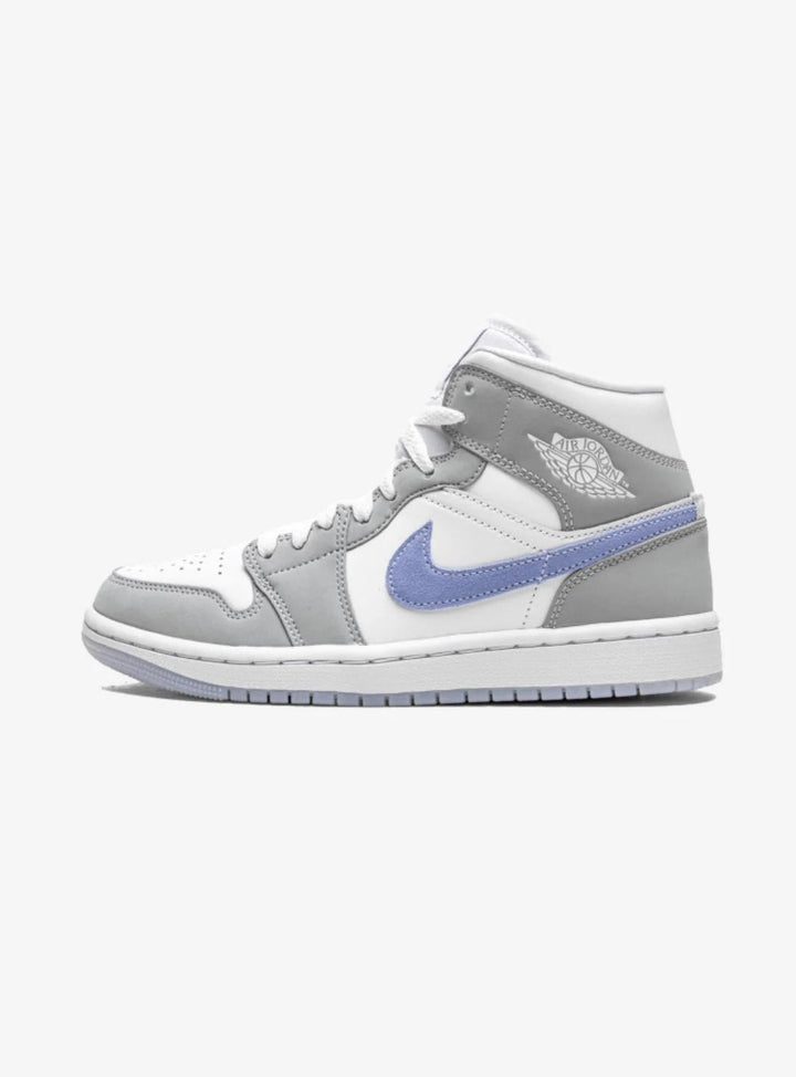 Jordan 1 Mid - Branco/Cinza Wolf/Azul Alumínio
