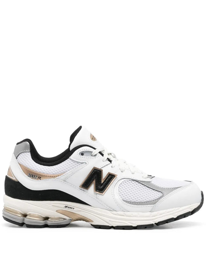 New Balance 2002R - Branco/Preto/Dourado