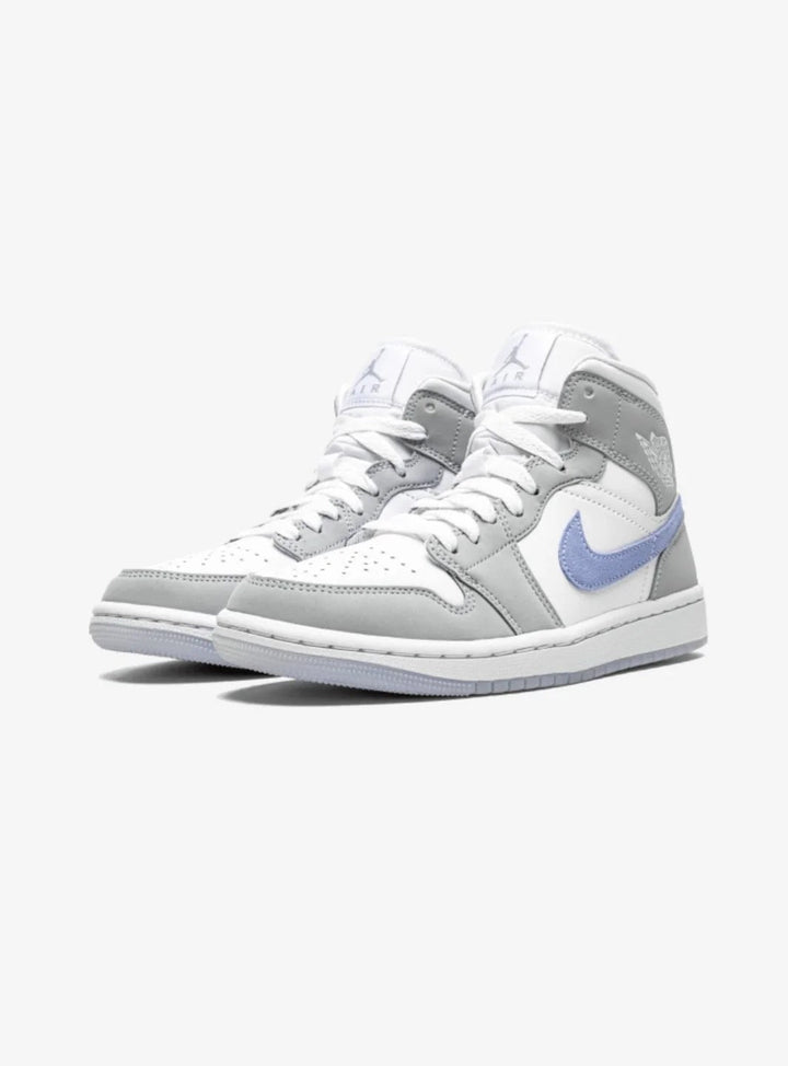 Jordan 1 Mid - Branco/Cinza Wolf/Azul Alumínio