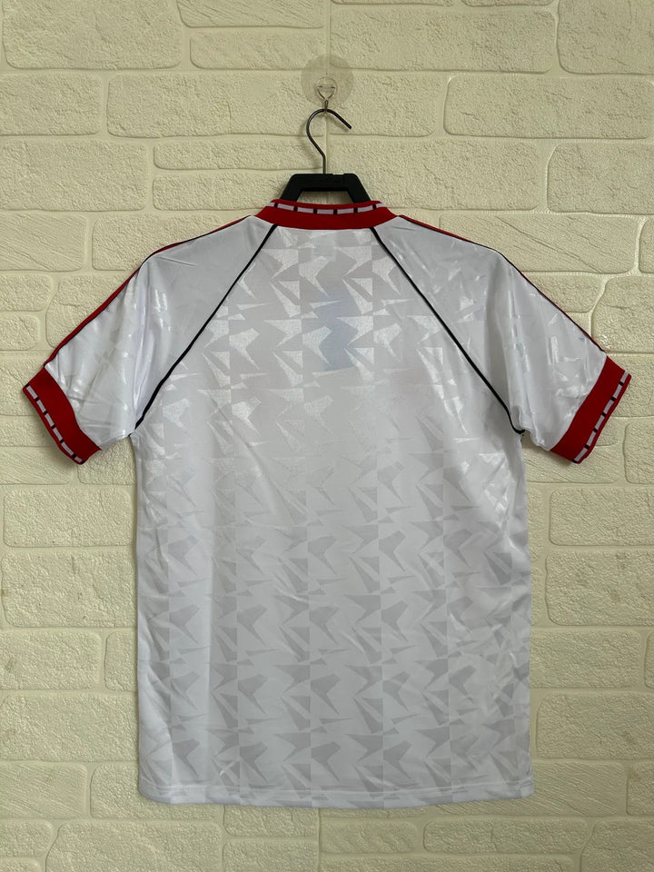 Camisa Retrô Manchester United 1990/91 Final da European Cup Winners' Cup (+Patches)