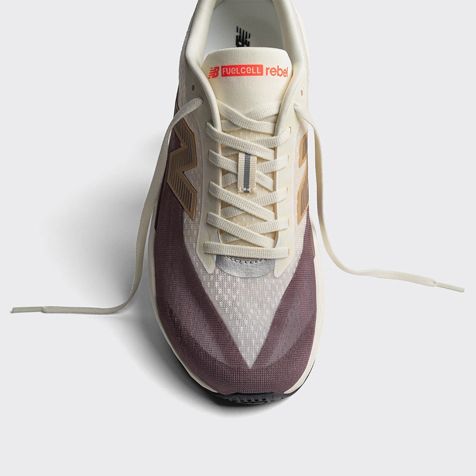 New Balance FuelCell Rebel v5 - Marrom