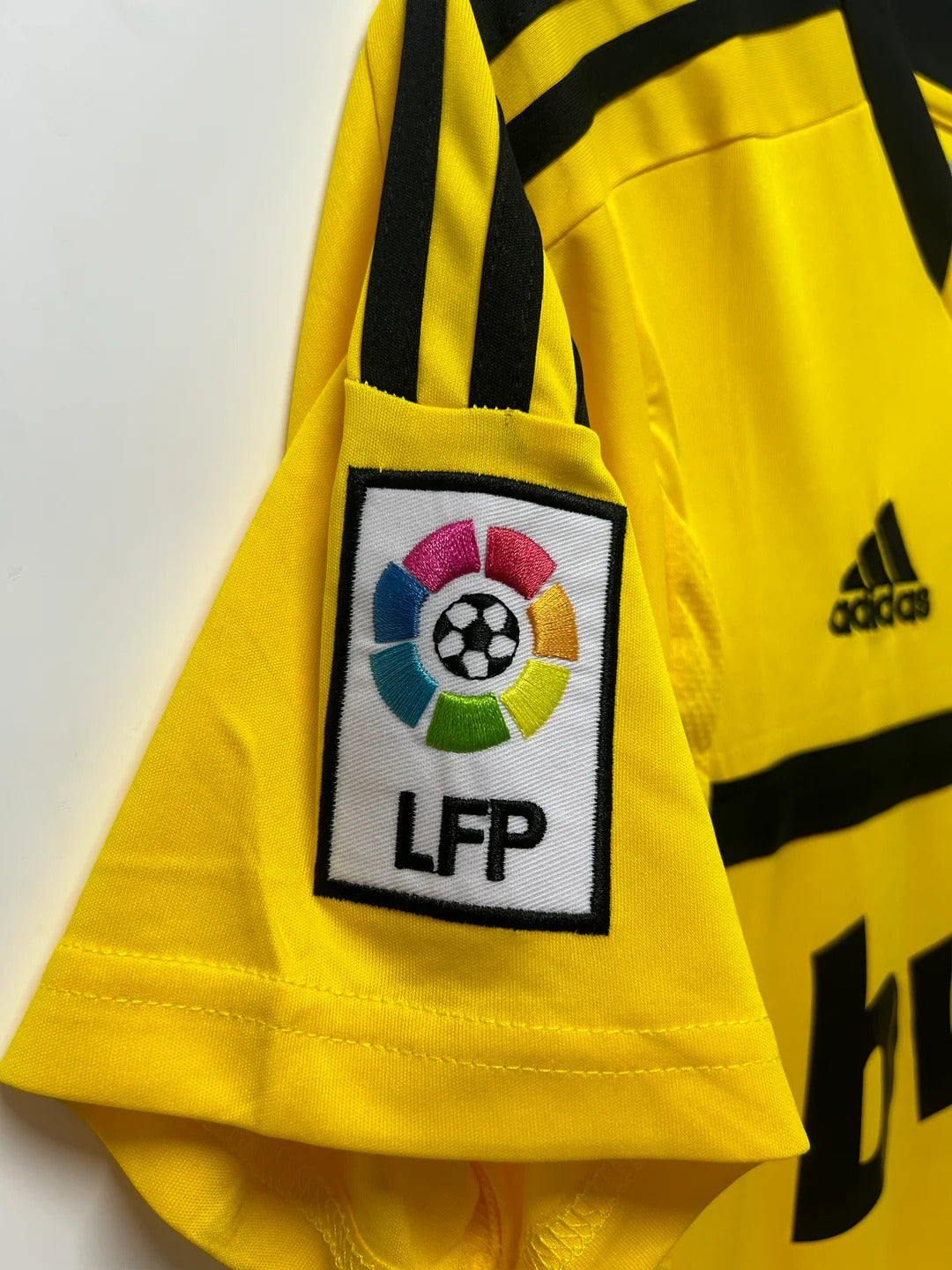 Camisa Retrô Real Madrid 2011/12 Goleiro Home (+Patches)