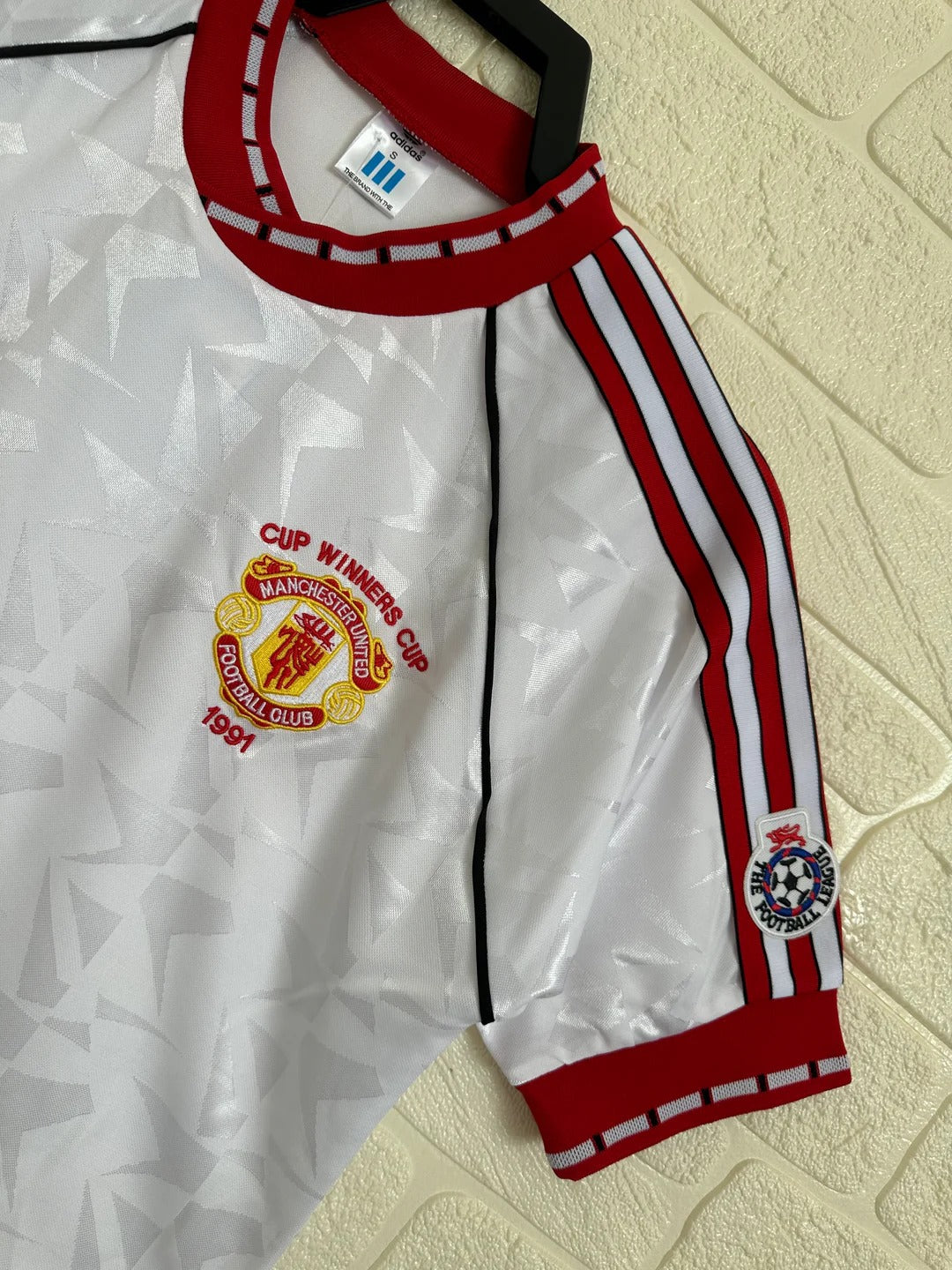 Camisa Retrô Manchester United 1990/91 Final da European Cup Winners' Cup (+Patches)