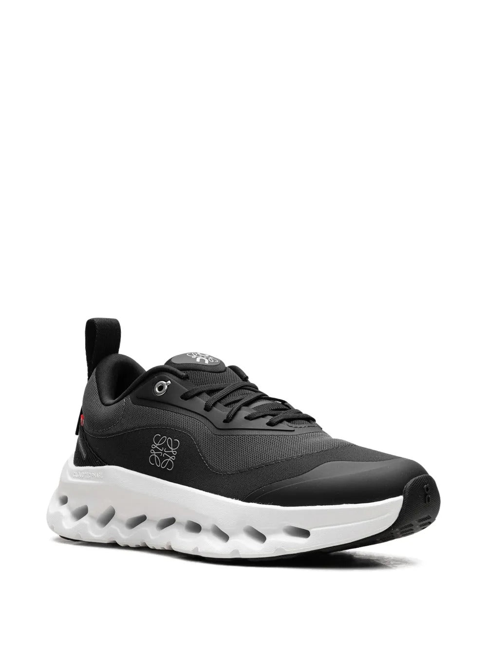 On Running x Loewe Cloudtilt 2.0 – Preto/Branco
