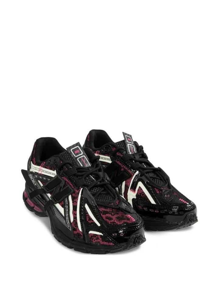 New Balance 1906A - Preto/Branco/Bordô