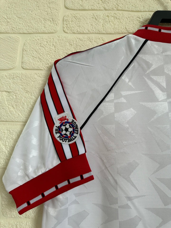 Camisa Retrô Manchester United 1990/91 Final da European Cup Winners' Cup (+Patches)