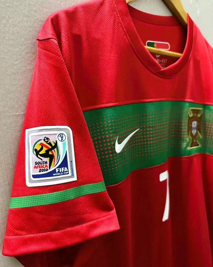 Camisa Retrô Portugal 2010/11 Home - RONALDO #7 (+Patches)