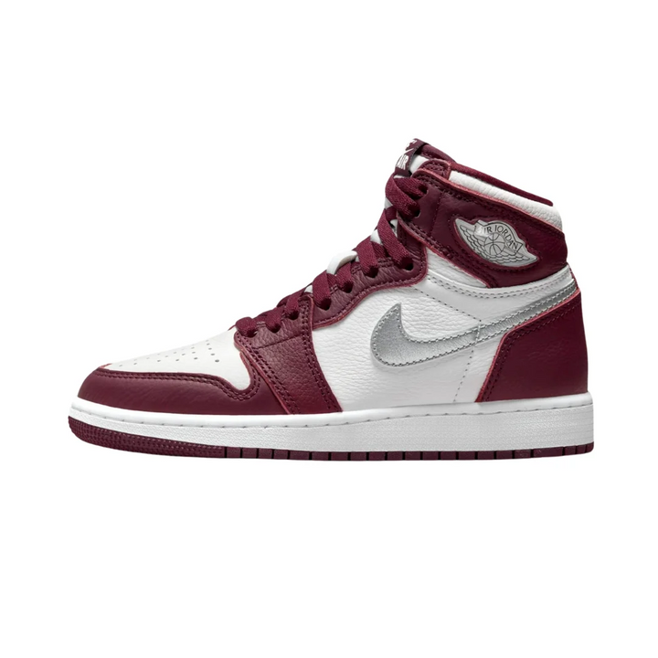 Jordan 1 Retro High - Branco/Bordeaux/Prata Metalizado