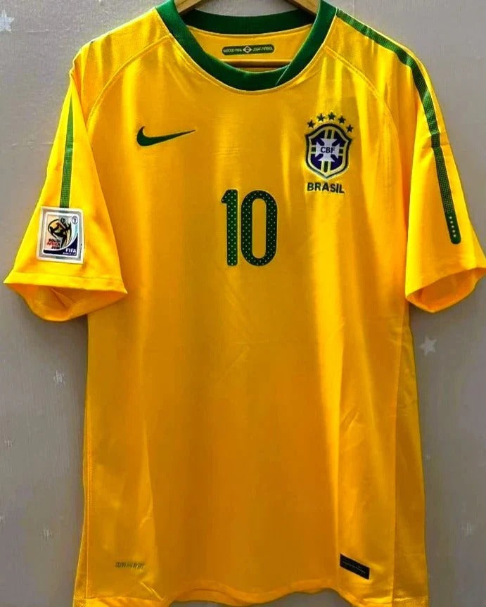 Camisa Retrô Brasil 2010/11 Home - KAKA #10 (+Patches)