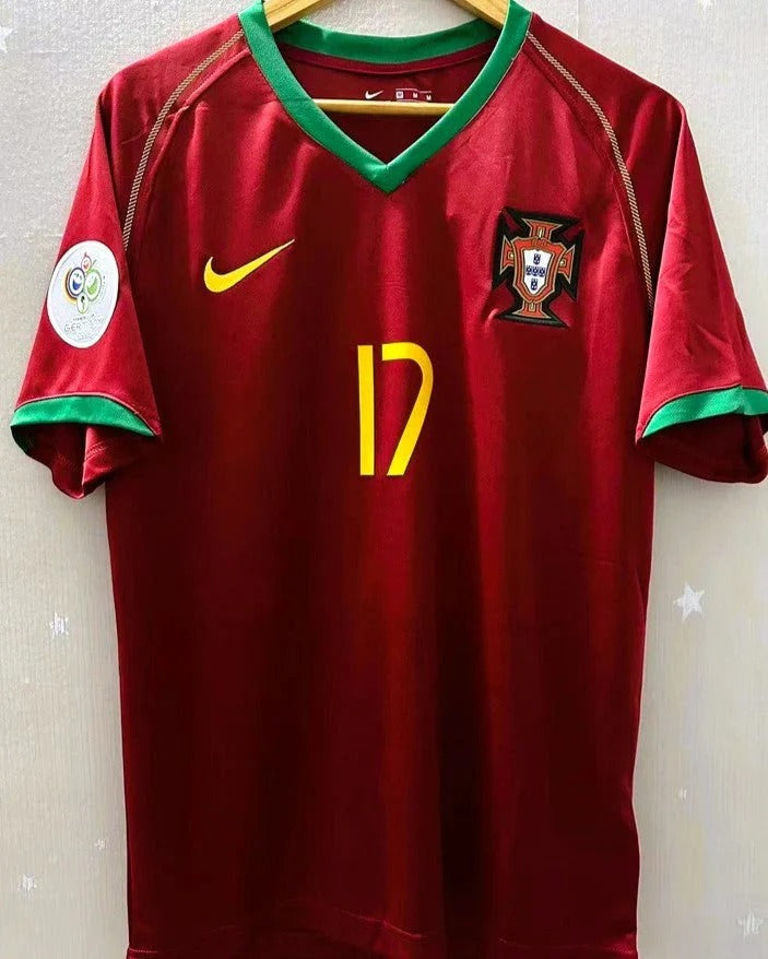 Camisa Retrô Portugal 2006/07 Home - C.RONALDO #17 (+Patches)