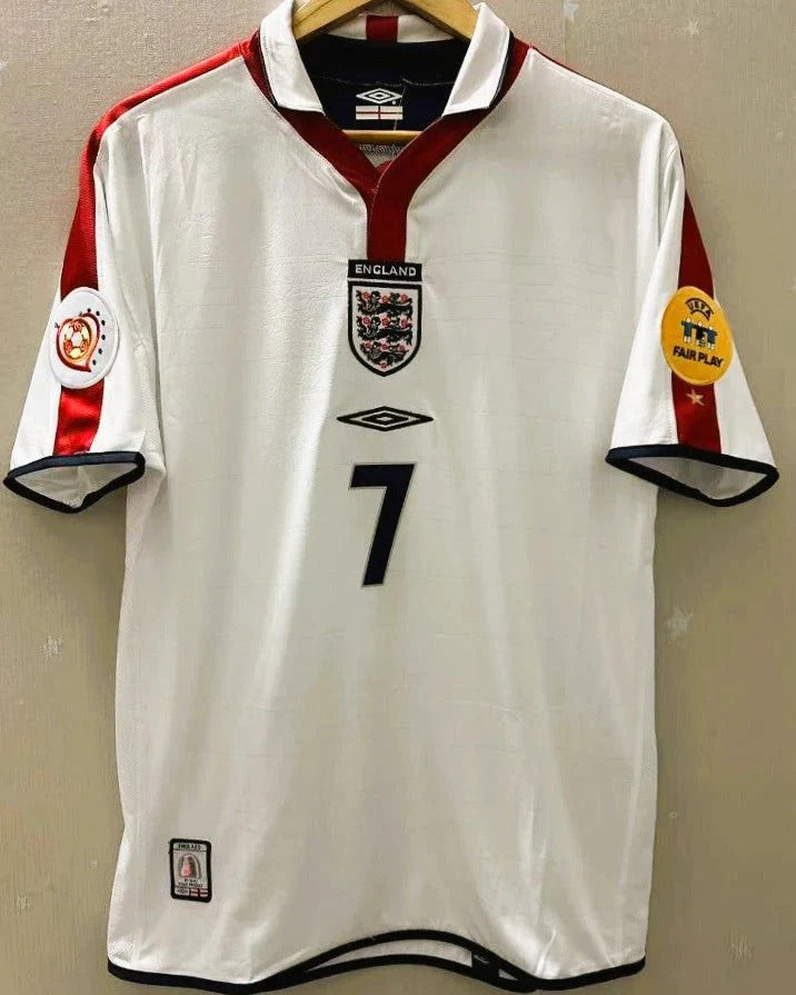 Camisa Retrô Inglaterra 2004/05 Home - BECKHAM #7 (+Patches)