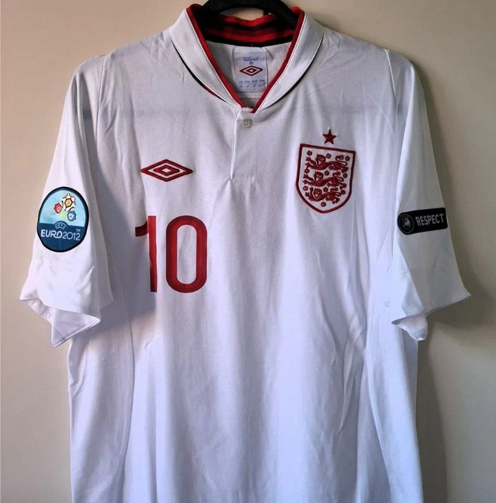 Camisa Retrô Inglaterra 2012/13 Home - ROONEY #10 (+Patches)
