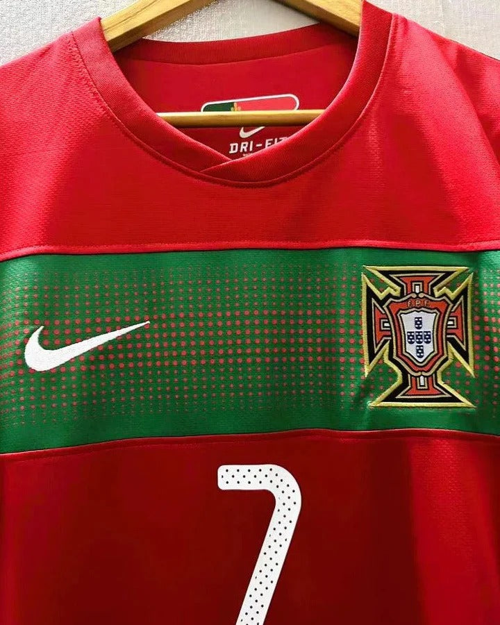 Camisa Retrô Portugal 2010/11 Home - RONALDO #7 (+Patches)